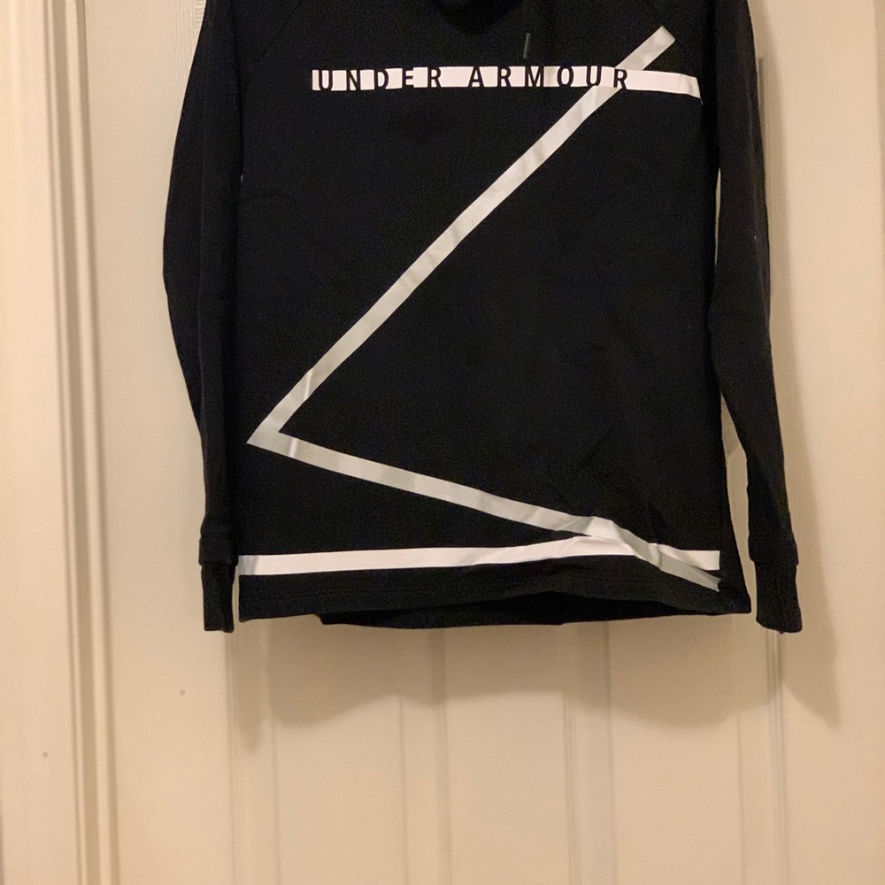 Women’s black under armour hooded sweatshirt